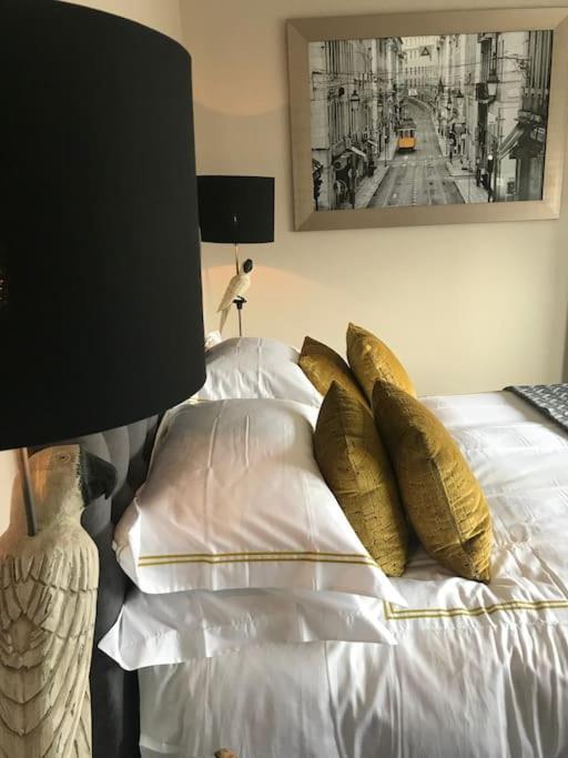 Luxury Central Tunbridge Wells With Free Parking Apartman Kültér fotó